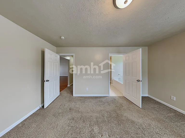 2104 Erin Ln — Photo 1