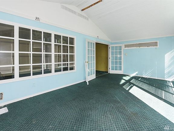 4th image of 3332 Larch Way