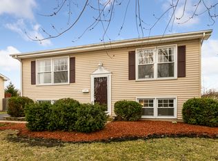 7043 Chestnut St, Hanover Park, IL 60133