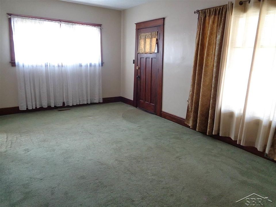 2nd image of 1008 Mackinaw St