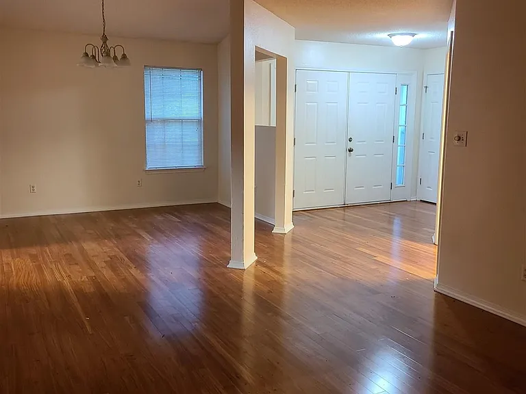 358 Mirabelle Dr — Photo 2