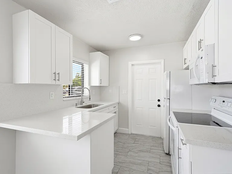 1320 SW 34th Ave #1 — Photo 7
