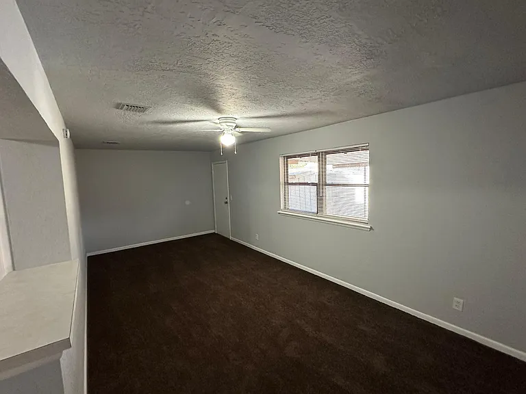 4313 NW Hoover Ave — Photo 14