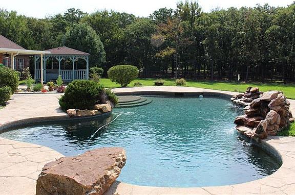 3rd image of 335 Thornhill Cir