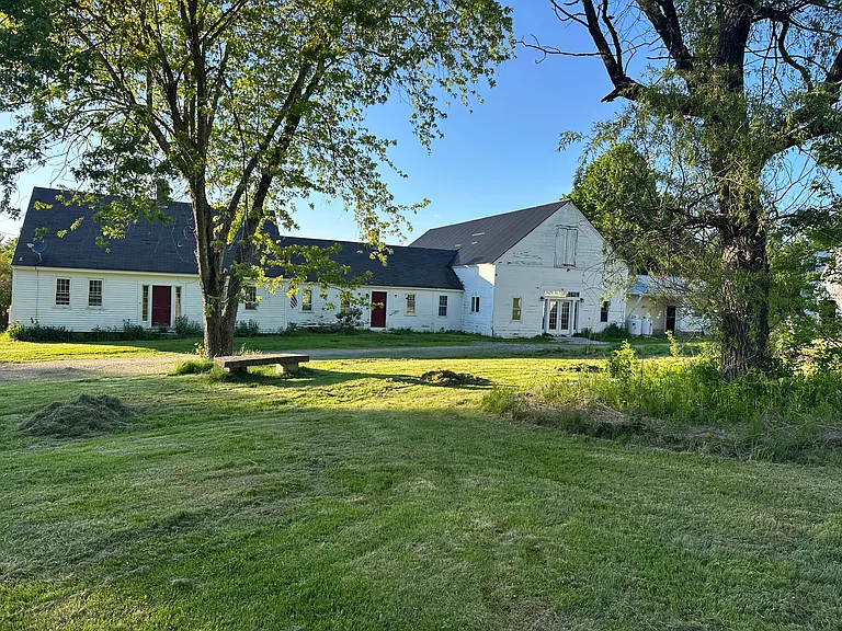 259 Leach Hill Rd #B — Photo 1
