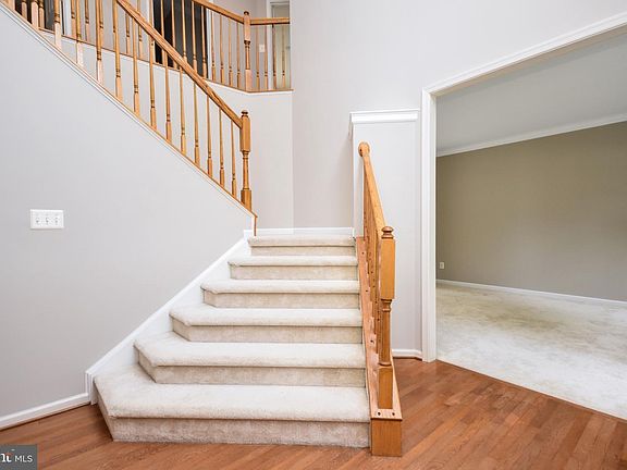 5th image of 8 Temple Dr