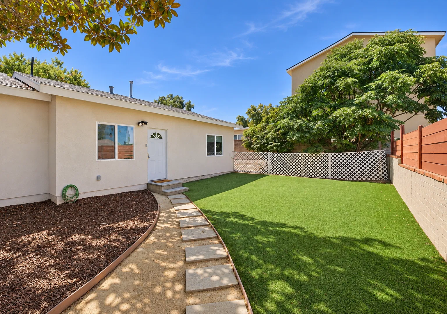 Tucked away with turfed yard! — Photo 2