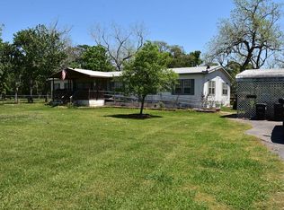 236 Glenwood Dr N, Van Vleck, TX 77482