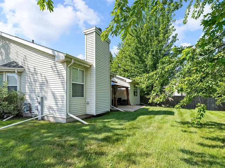 Long Island Cir — Photo 15