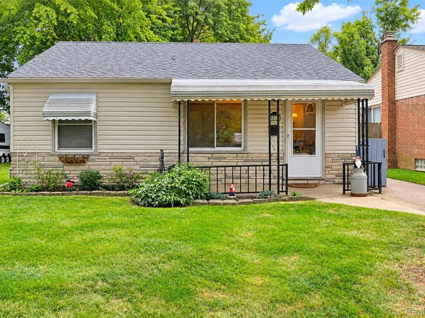5910 Harrison St, Garden City, MI 48135
