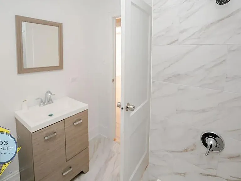 Beautiful Berwyn Apartments on Kenilworth! — Photo 11