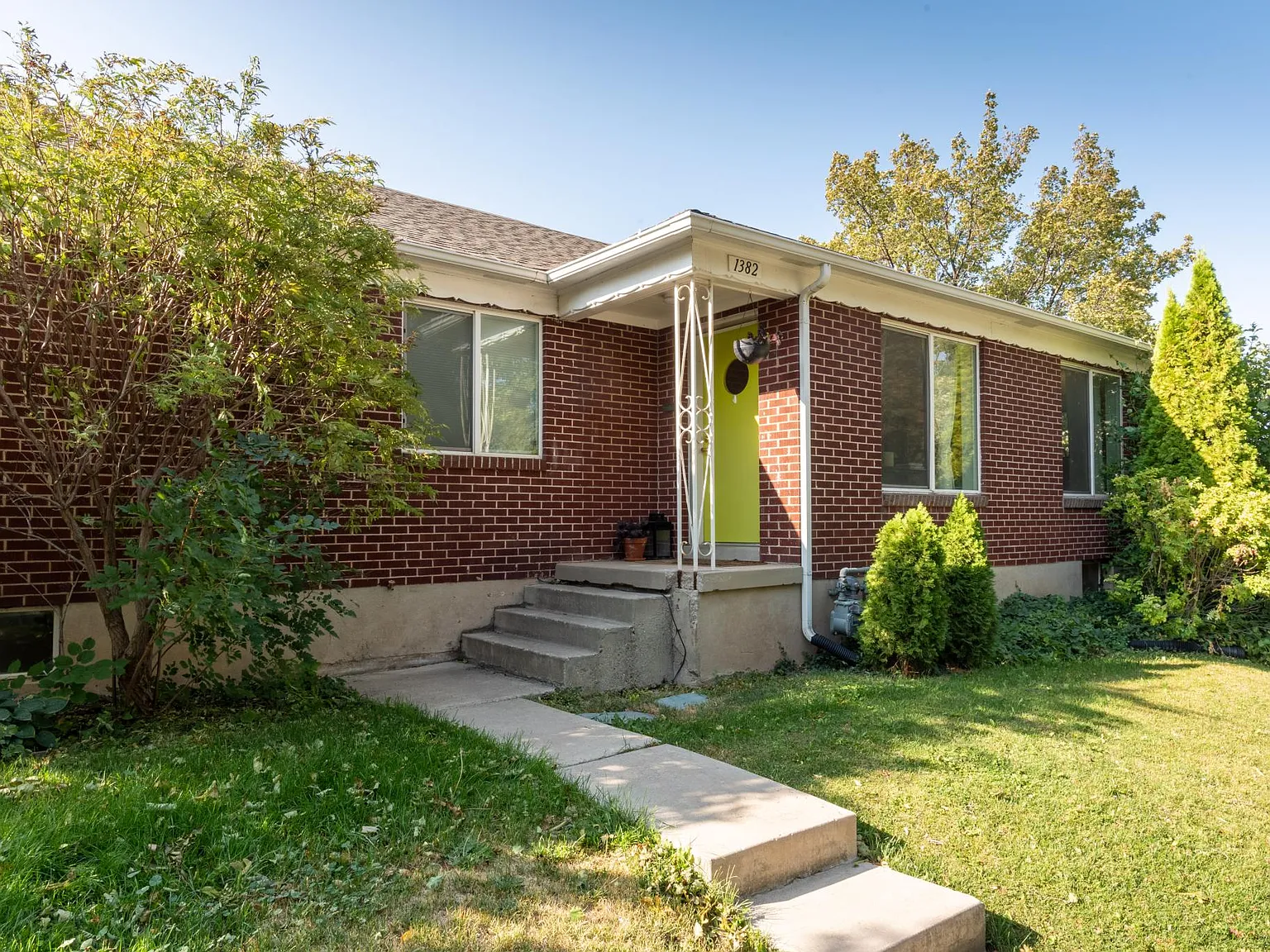 1382 E Emerson Ave — Photo 2