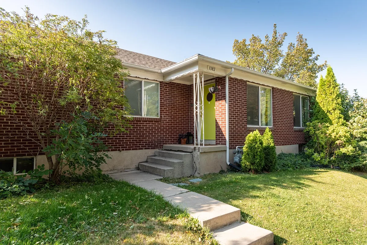 Building Photo - 1382 E Emerson Ave
