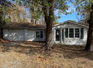 11 Lois Dr, Saint Charles, MO 63304