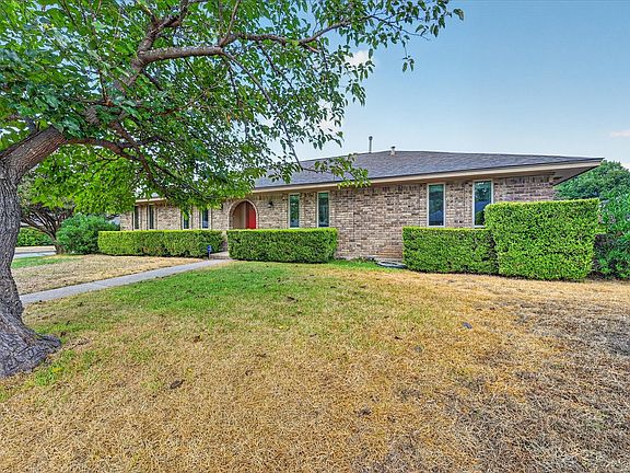 2nd image of 215 Roma Dr