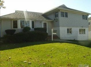 230 Wyngate Dr, Massapequa, NY 11758