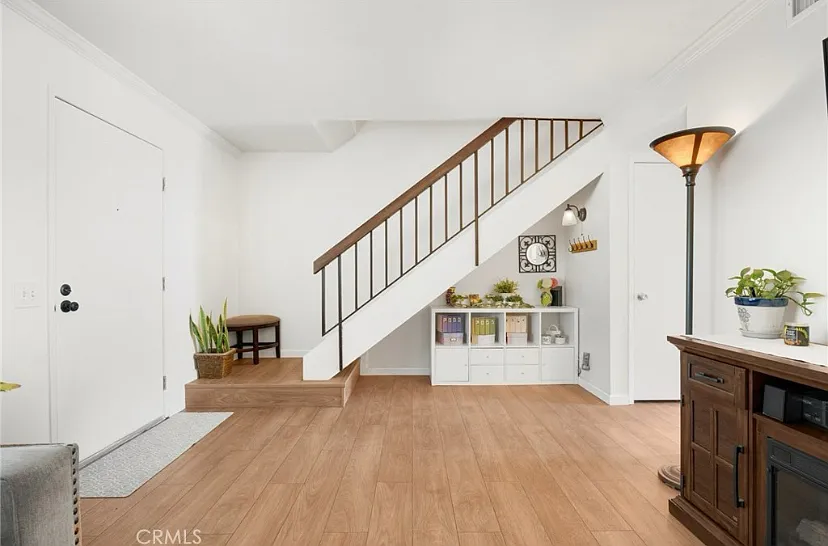 39 Eastmont — Photo 4