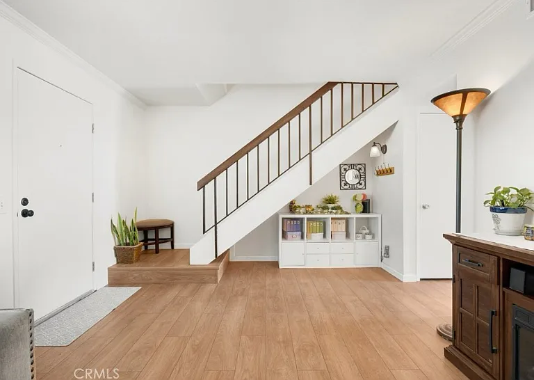 39 Eastmont — Photo 4