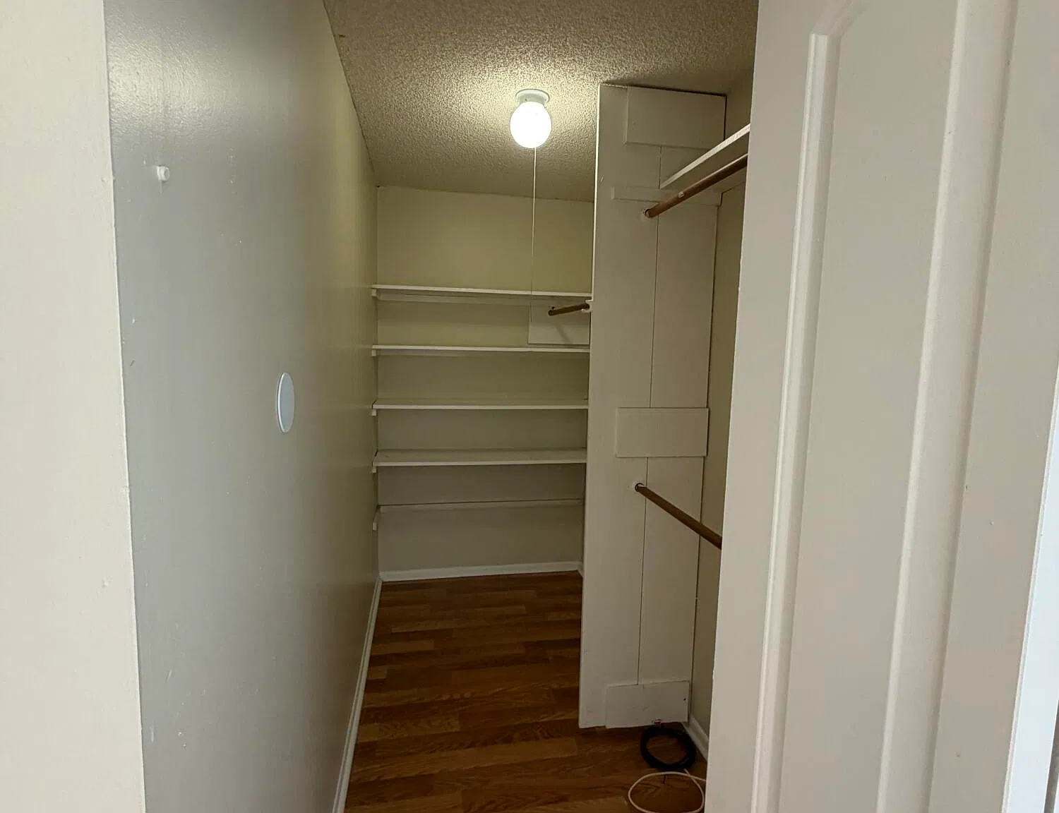 2 bed, 1.5 bath, 944 sqft, $1,900 — Photo 3