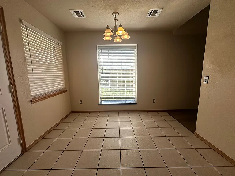 1427 SW 23rd St — Photo 9