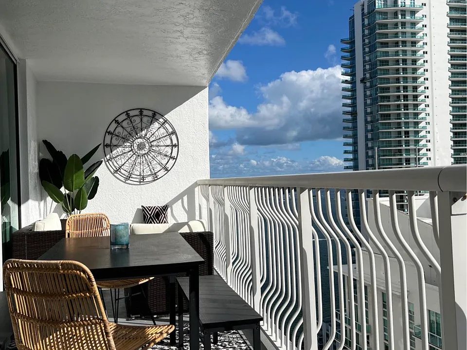 1200 Brickell Bay Dr #32