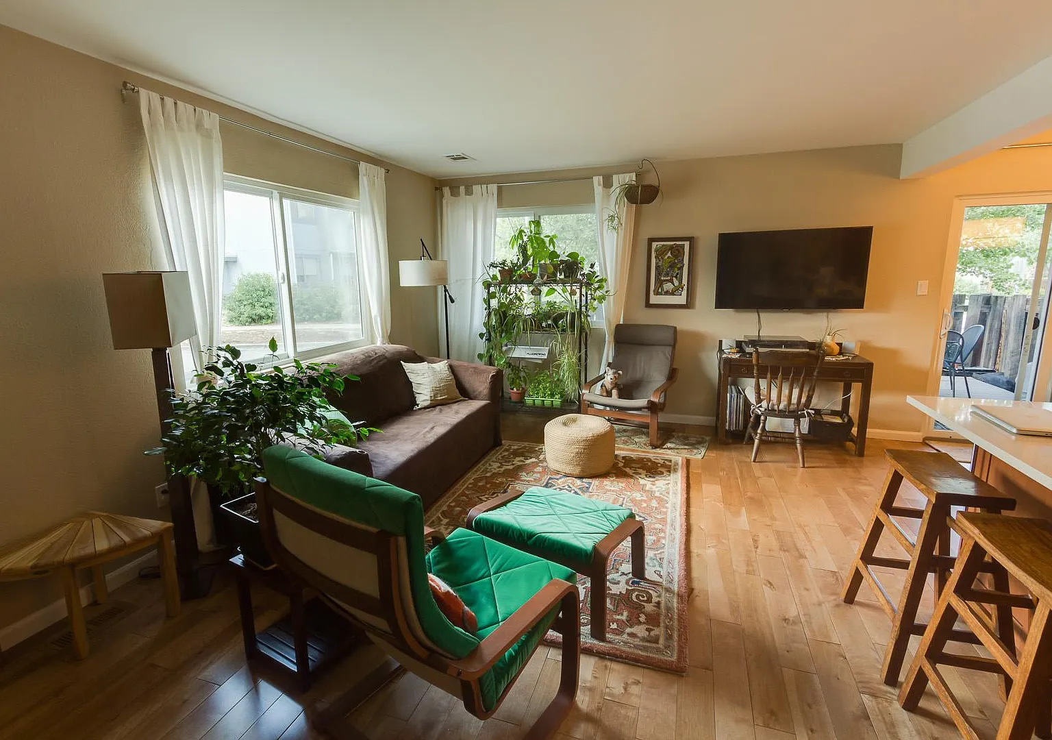 2 bed, 1.5 bath, 1056 sqft, $2,550 — Photo 2
