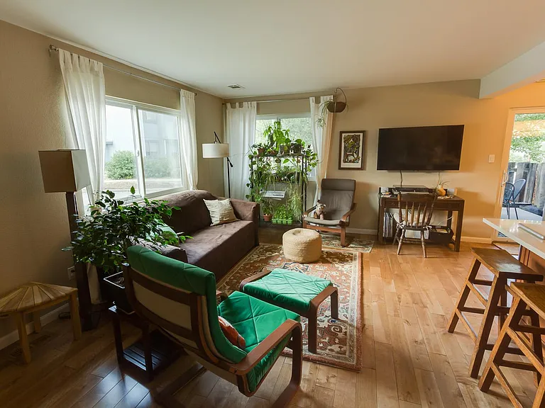 4274 Monroe Dr #C — Photo 2
