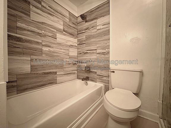 2nd image of 302 Raynor St Unit B