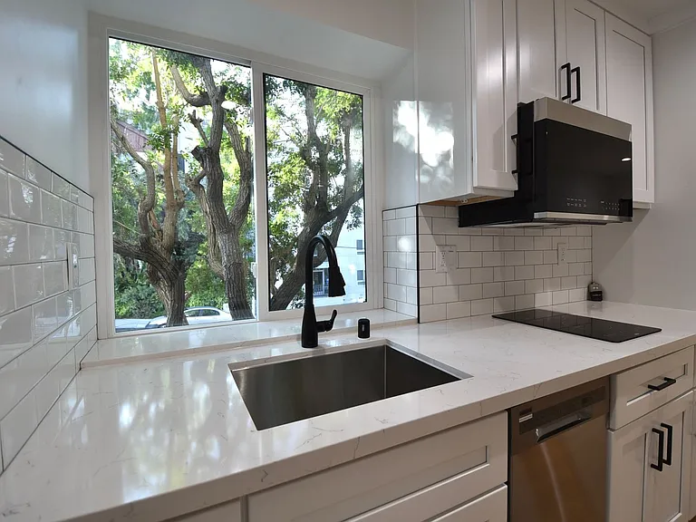 3960 Carpenter Ave — Photo 6