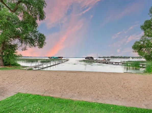 1886 Sandbar Cir, Waconia, MN 55387