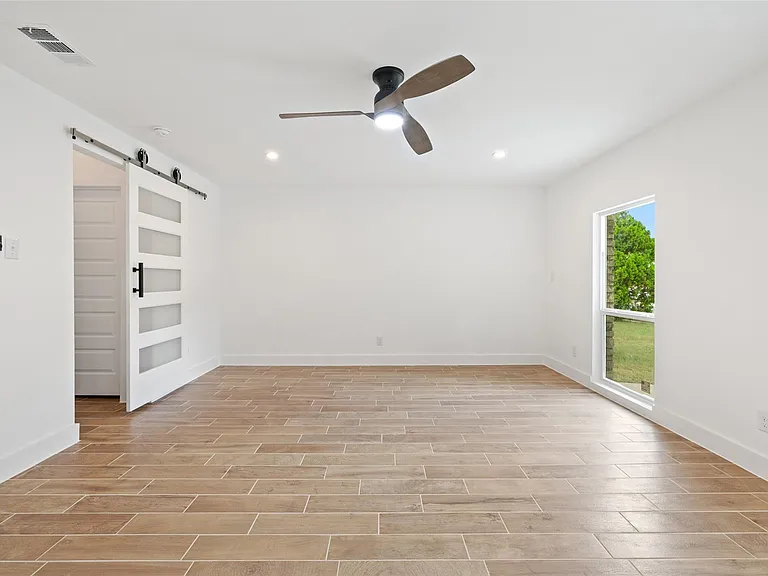 1111 Spearson Ln — Photo 26