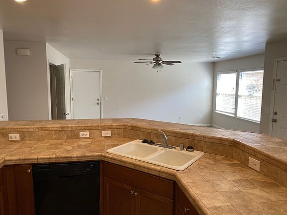 39596180_large_12312024