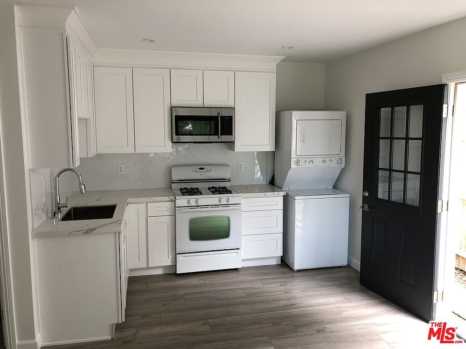 1st image of 5824 Vanalden Ave