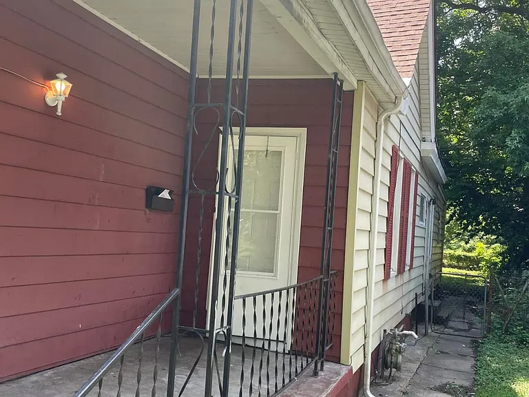1005 S 16th St — Photo 2