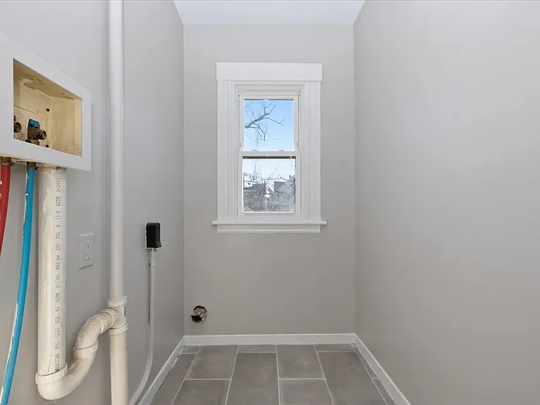 49 Cowles St #49 — Photo 6