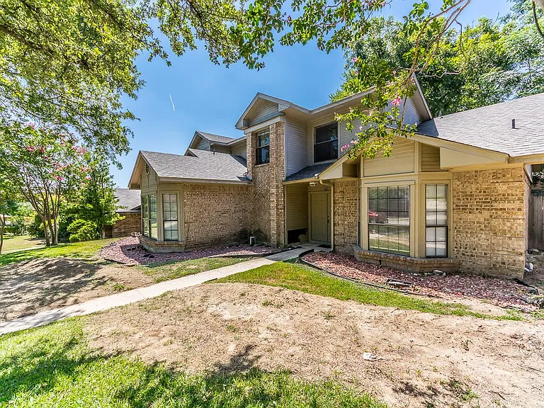 2710 Francisco Dr — Photo 4