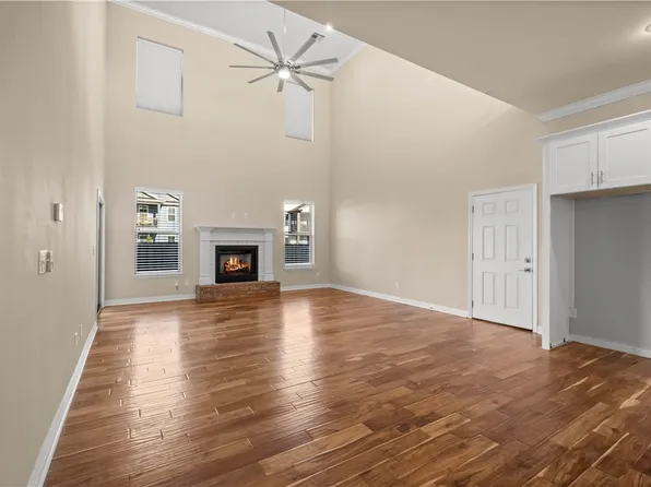 1737 W Broadway Pl, Rogers, AR 72758