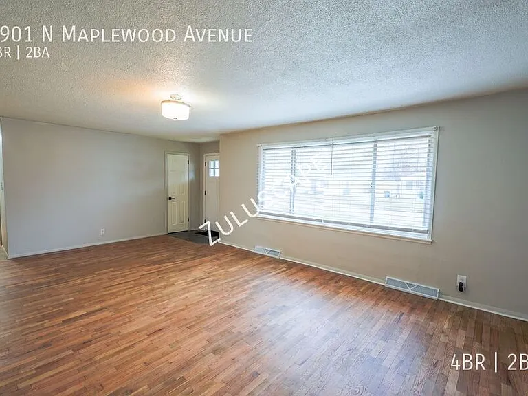 1901 N Maplewood Ave — Photo 3