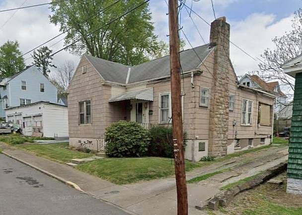 2nd image of 809 Emerson St