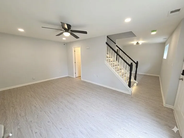 151 W Market St — Photo 10
