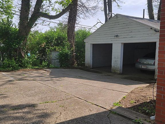 3rd image of 135 W Siebenthaler Ave
