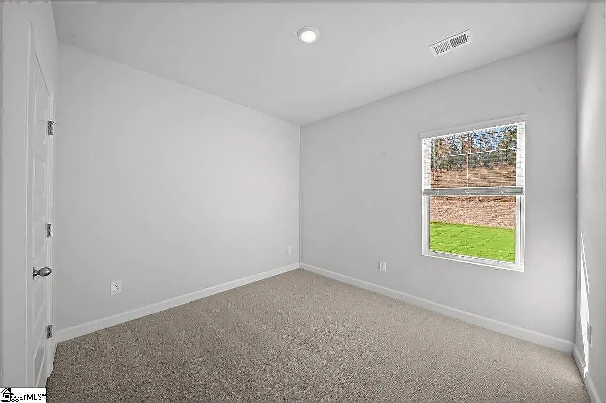 5 bed, 2674 sqft, $2,399 — Photo 4