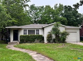 950 Field St, San Marcos, TX 78666