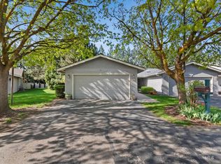 7707 W Carriage Ln, Boise, ID 83704