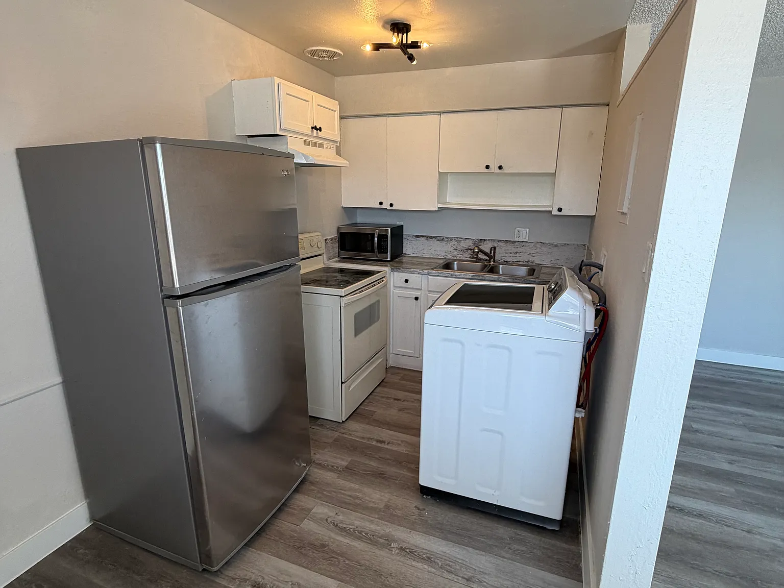 2204 Sunrise Ave — Photo 1