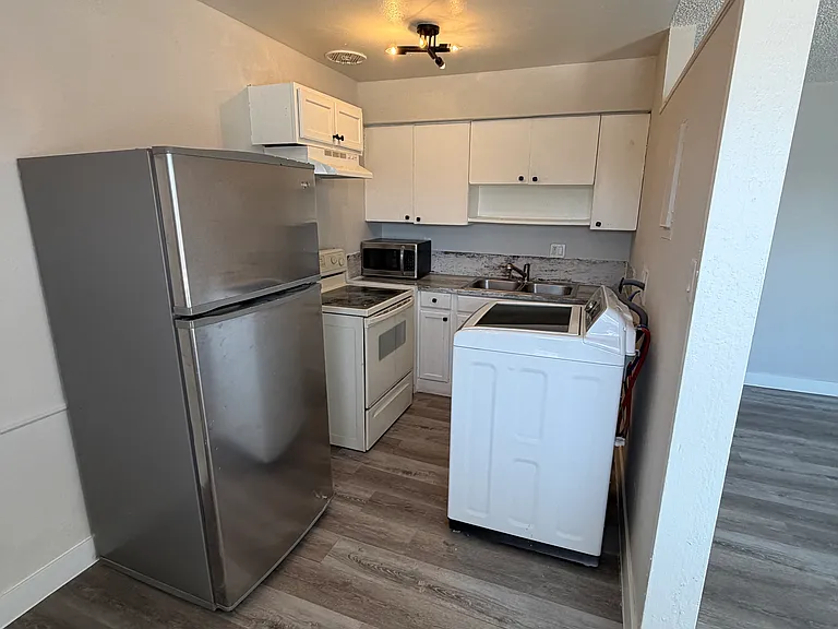 2204 Sunrise Ave #6 — Photo 1