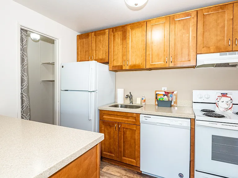 Creekside Commons Apartments — Photo 11