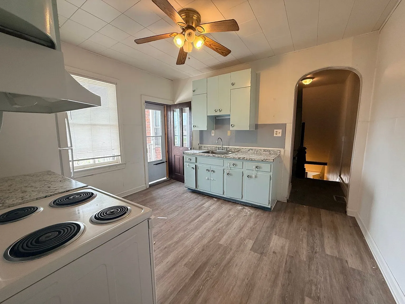 4 bed, 1.0 bath, $1,560 — Photo 4