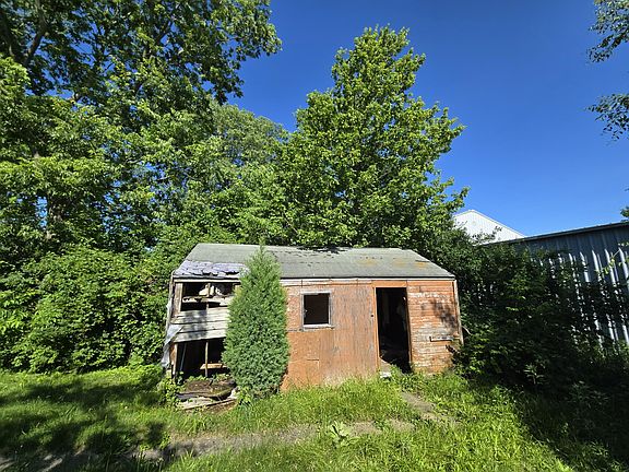 3rd image of 1421 Darwin Ave