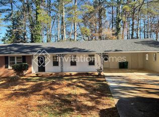 686 Rollingwood Pl, Stone Mountain, GA 30087